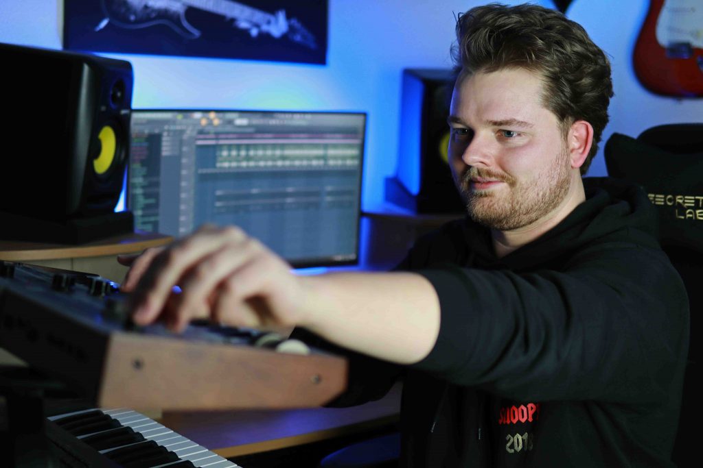 Instrumental hip hop beats producer Floris Mentink in his Amsterdam Beats studio